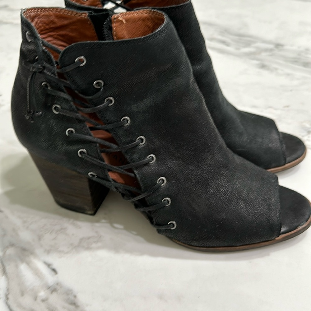 Women’s lucky brand 8 1/2 medium ankle boot